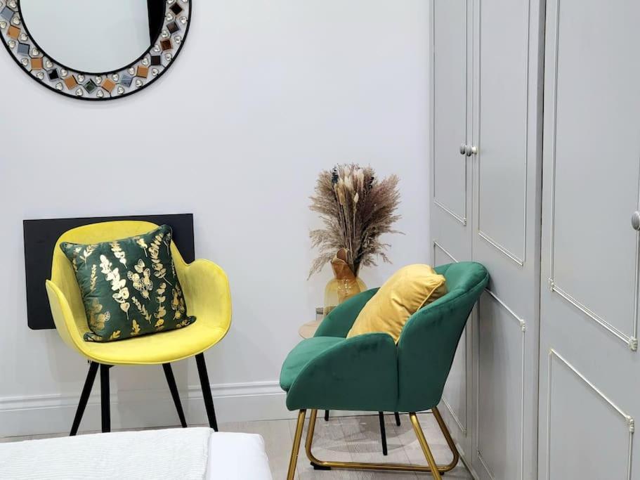 Casa vacanze Spacious Six Bedrooms House By Sensational Short Lets & Serviced With 13 Beds, Free Parking, Free Wi-fi & Balcony Londra