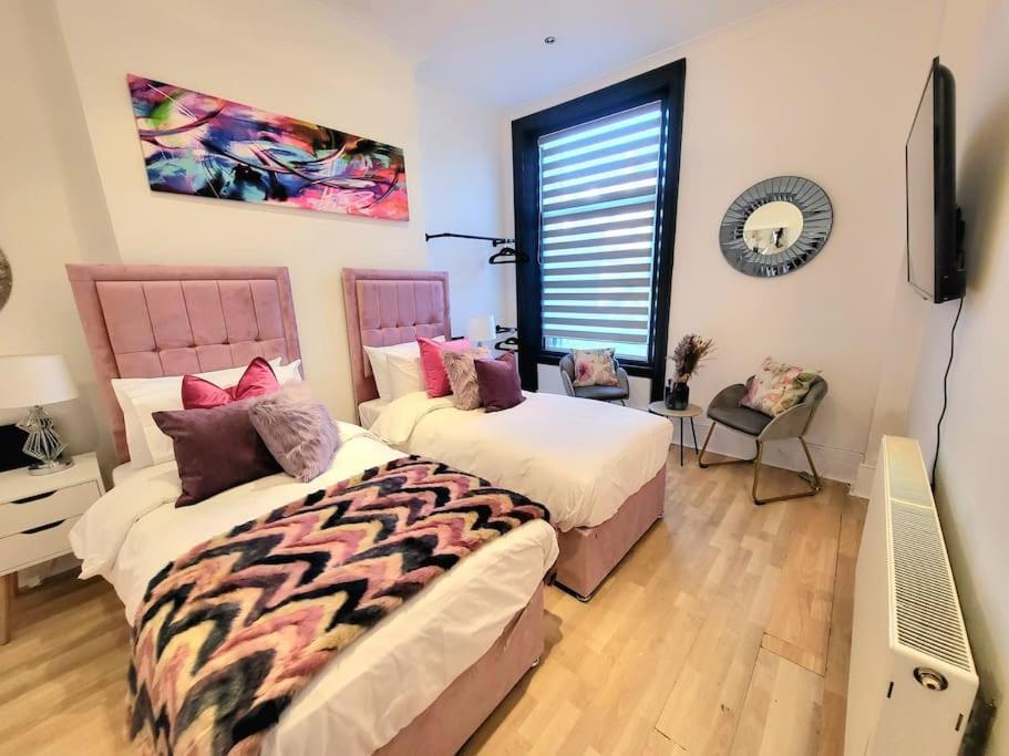 Casa vacanze Spacious Six Bedrooms House By Sensational Short Lets & Serviced With 13 Beds, Free Parking, Free Wi-fi & Balcony Londra