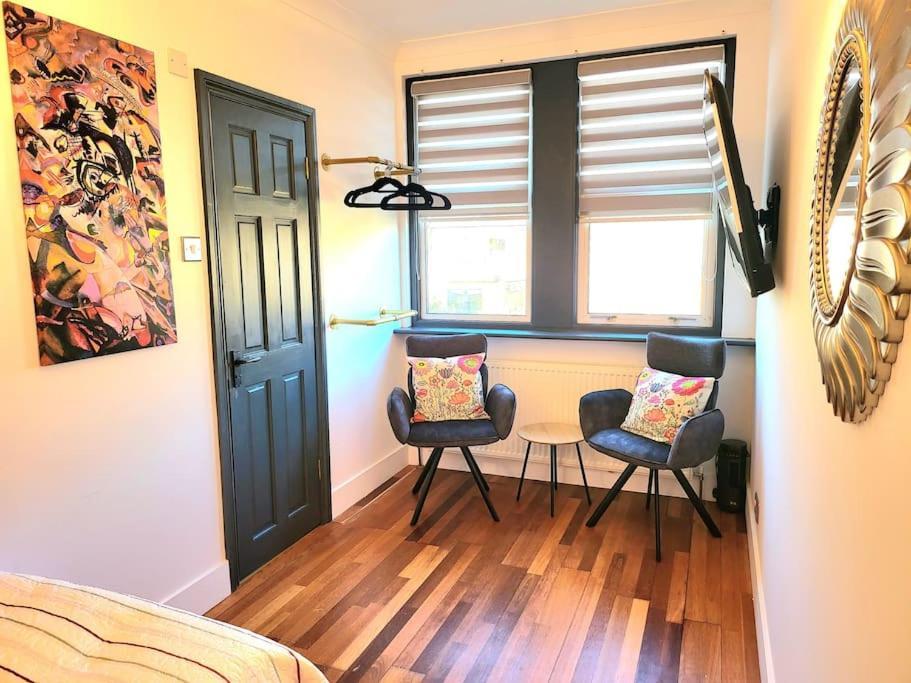 Casa vacanze Spacious Six Bedrooms House By Sensational Short Lets & Serviced With 13 Beds, Free Parking, Free Wi-fi & Balcony Londra