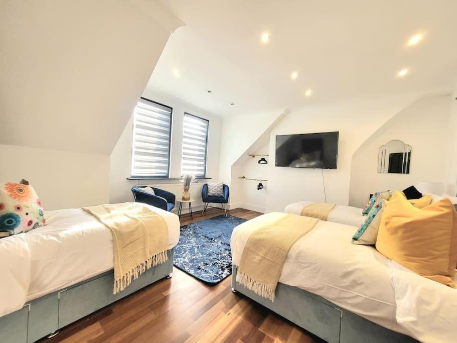 Casa vacanze Spacious Six Bedrooms House By Sensational Short Lets & Serviced With 13 Beds, Free Parking, Free Wi-fi & Balcony