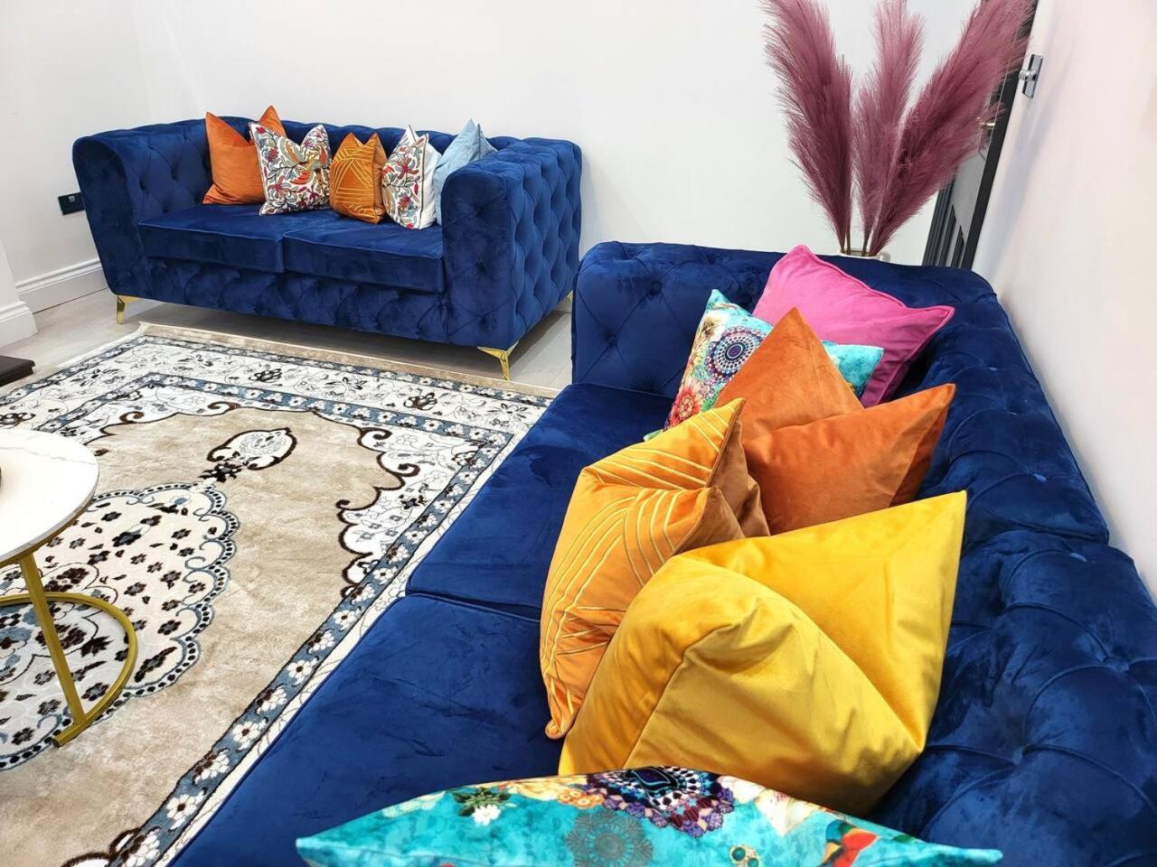 Casa vacanze Spacious Six Bedrooms House By Sensational Short Lets & Serviced With 13 Beds, Free Parking, Free Wi-fi & Balcony *